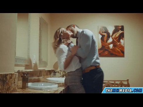 ❤️ Όταν μια πλούσια ξανθιά σε αποπλανεί σε μια δημόσια τουαλέτα ❤❌ Πόρνο vk ❌️❤